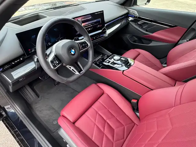 BMW 5 Series view 8