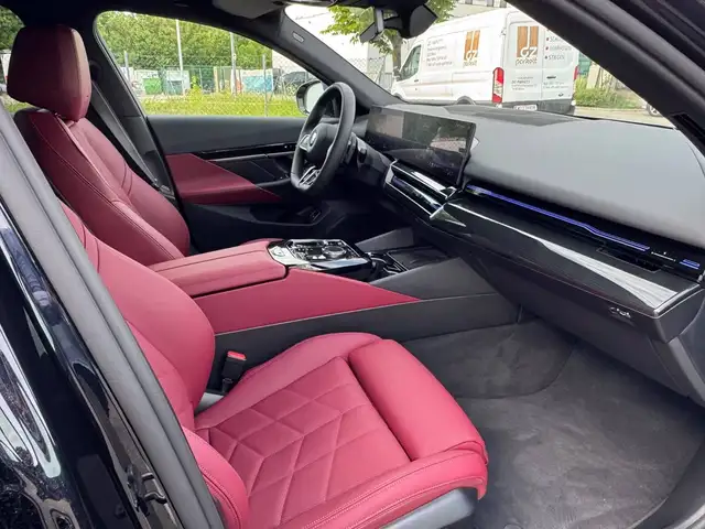 BMW 5 Series view 12