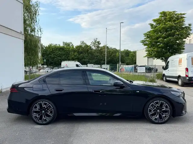 BMW 5 Series view 5