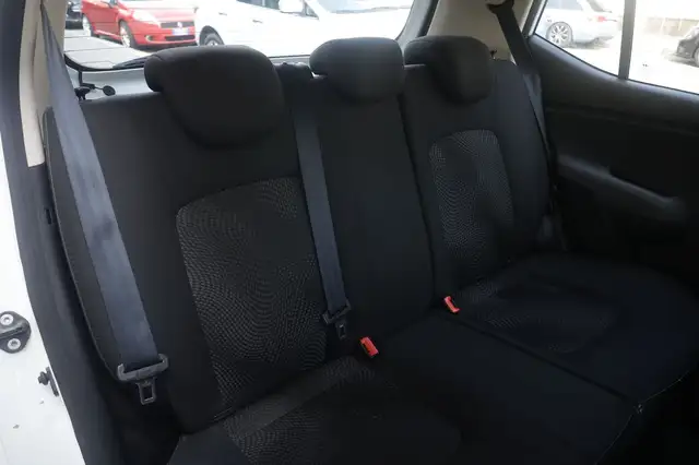 Hyundai i10 view 12
