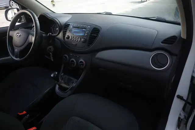 Hyundai i10 view 8
