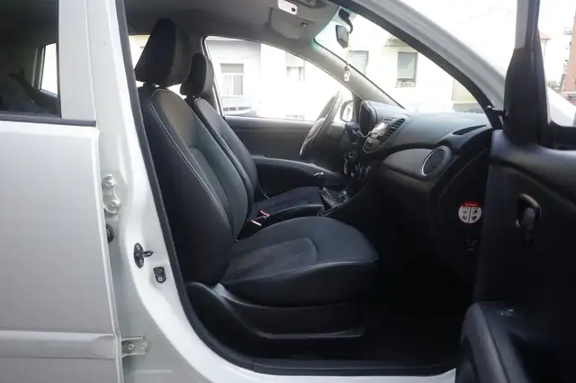 Hyundai i10 view 10