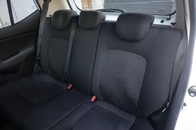 Hyundai i10 view 3