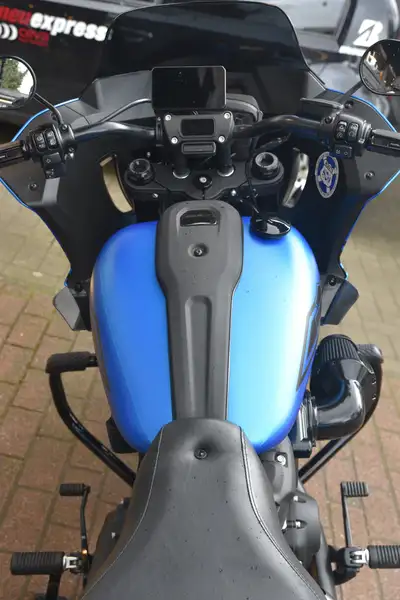 Harley-Davidson Lowrider ST - foto 7