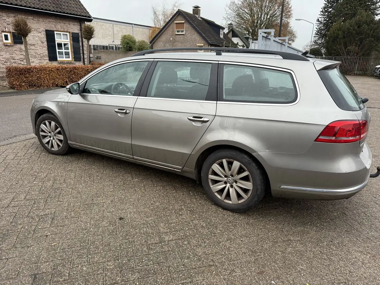 Volkswagen Passat Variant 1.6 TDI Comfortline 2 INJECTOR KAPOT Brun - 2