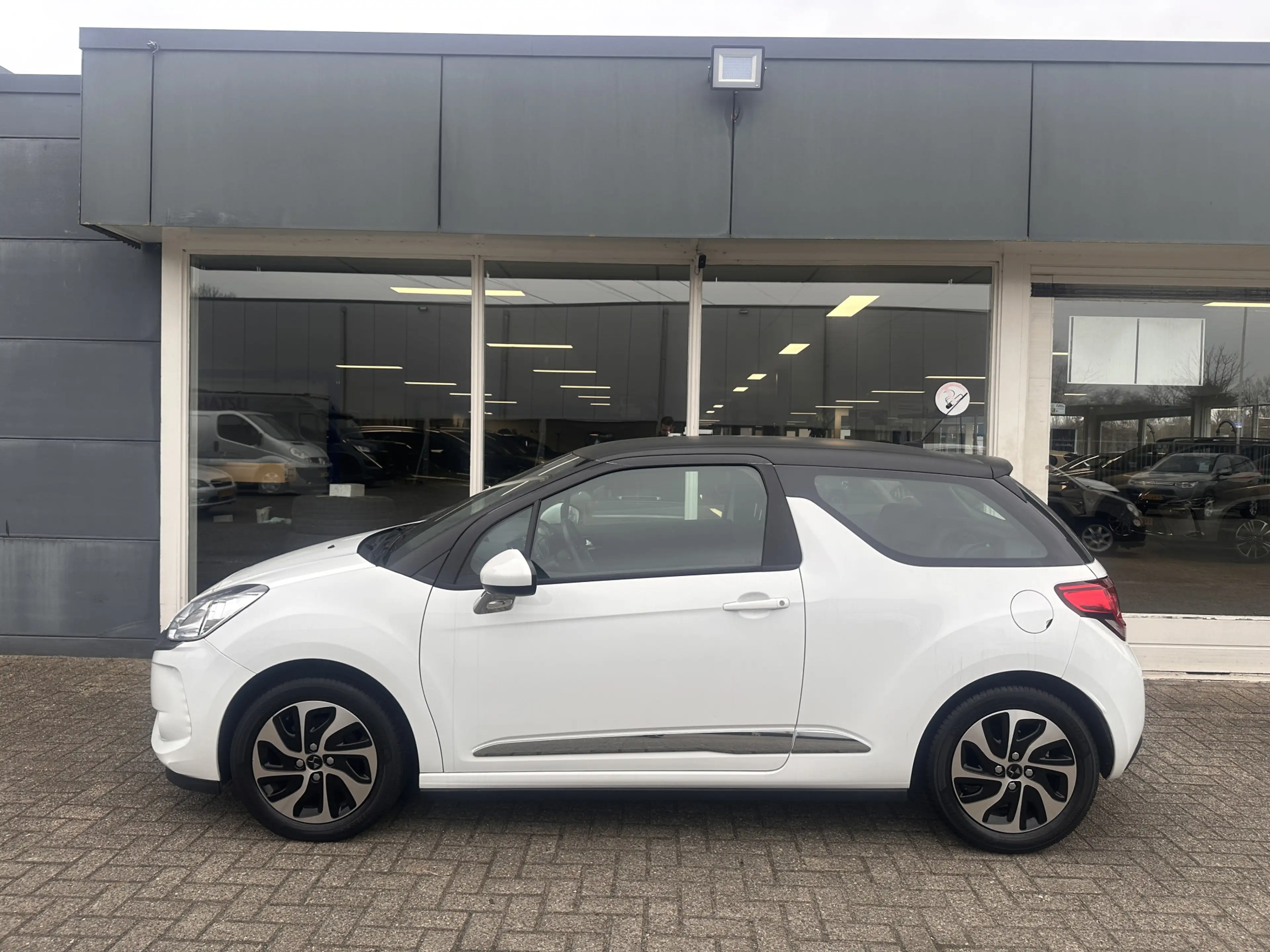 DS Automobiles DS 3 1.2 PureTech Chic — photo 3