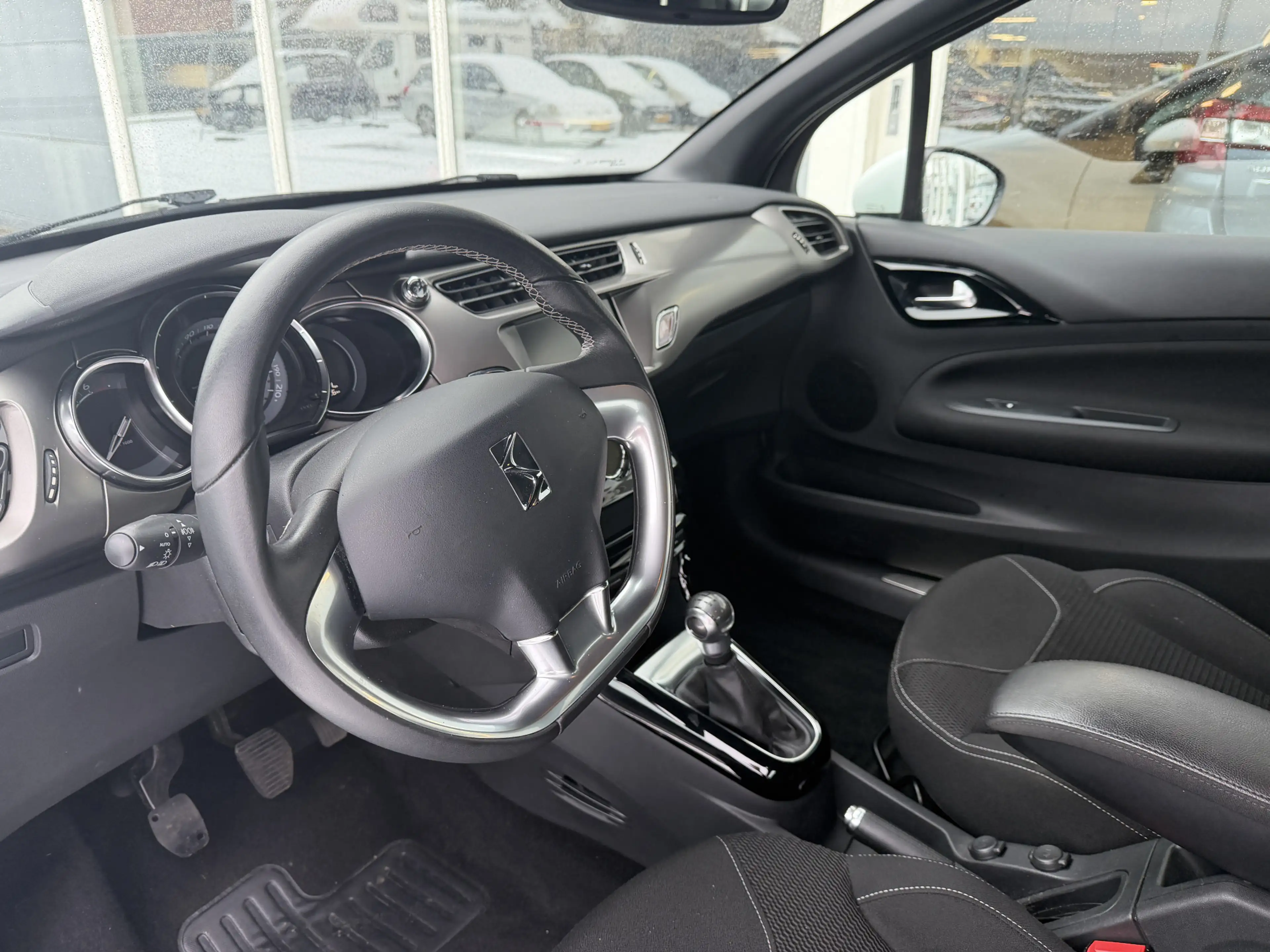 DS Automobiles DS 3 1.2 PureTech Chic — photo 7