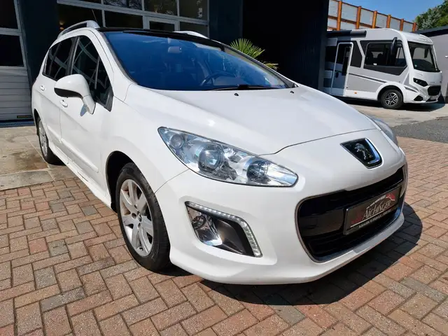 Peugeot 308 view 3