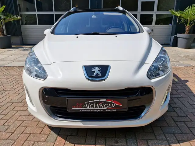Peugeot 308 view 2