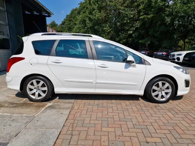 Peugeot 308 view 4