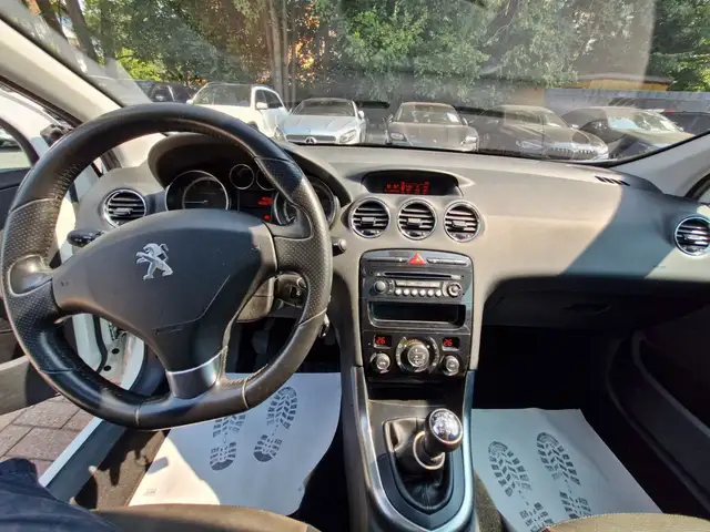 Peugeot 308 view 11