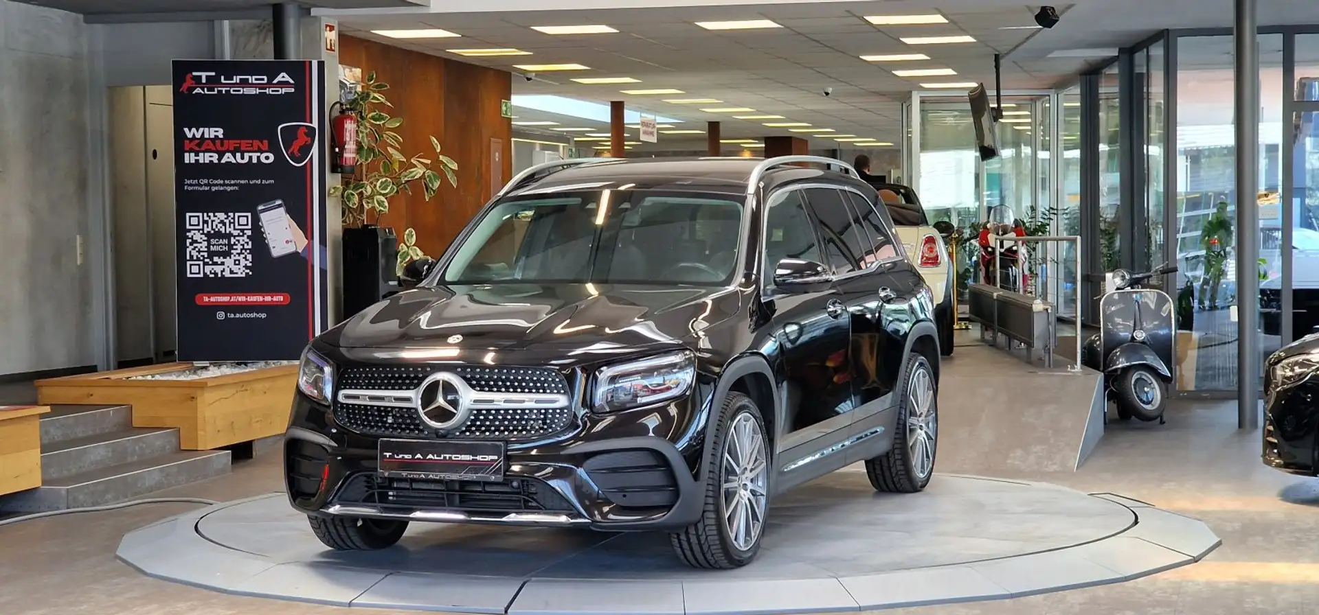Mercedes-Benz GLB 200 d AMG-Paket 7-Sitzer Aut. *Standheizung*360°*Pano* Schwarz - 1
