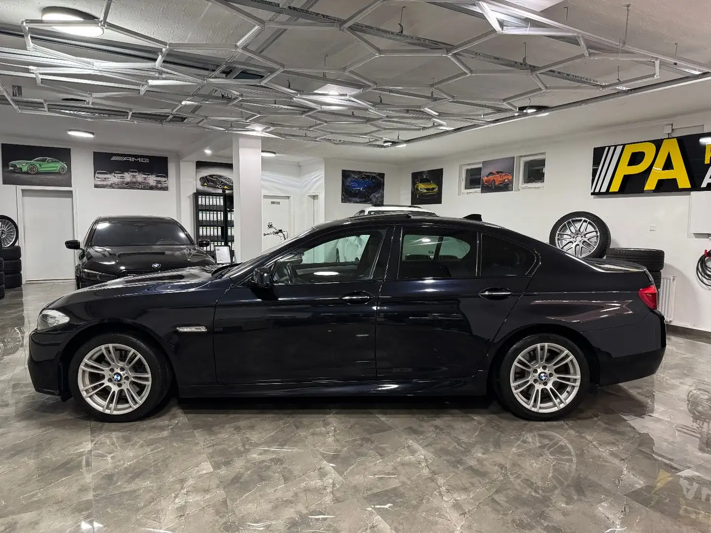 BMW 520 d Lim. / M-Paket HUD 360° Totwinkel Spurhalt Schwarz - 2