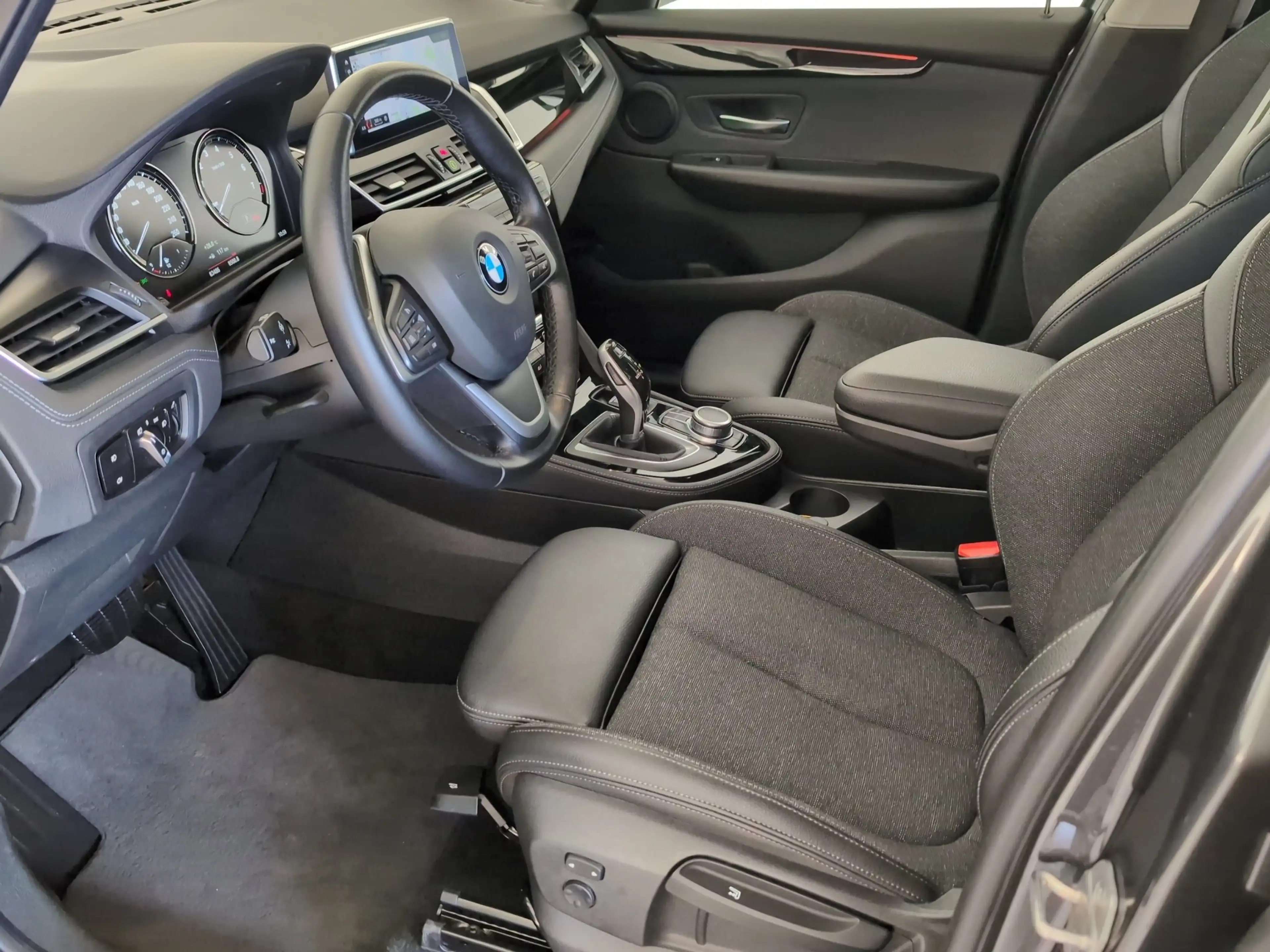 BMW 220 i Gran Tourer Sport Line Navi/LED/AHK/RFK/DAB Navi — photo 3