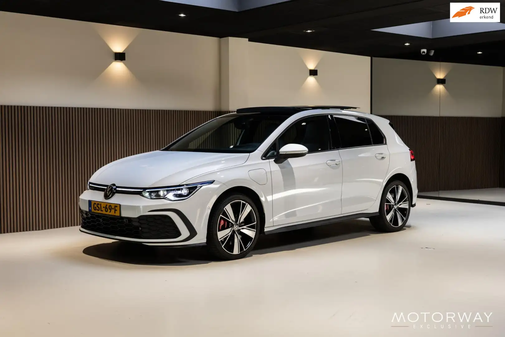 Volkswagen Golf GTE 1.4 eHybrid |PANO|MATRIX|SFEER|HEAD-UP|CAMERA Wit - 1