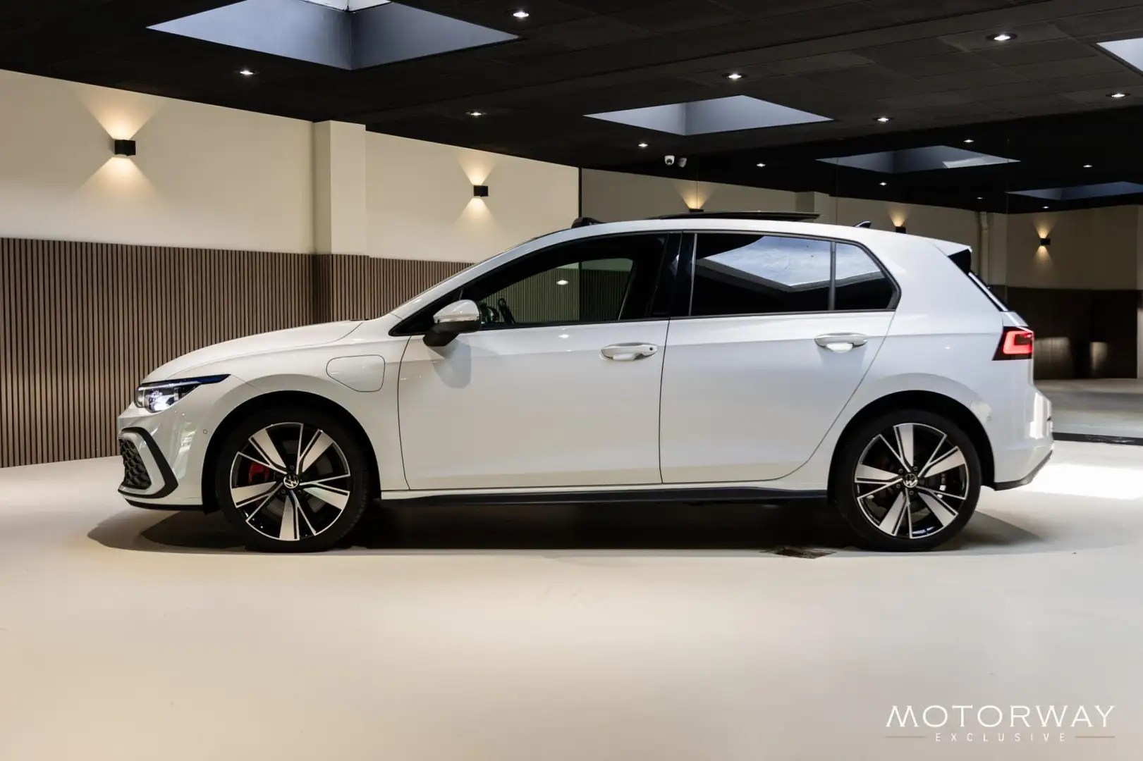 Volkswagen Golf GTE 1.4 eHybrid |PANO|MATRIX|SFEER|HEAD-UP|CAMERA Wit - 2