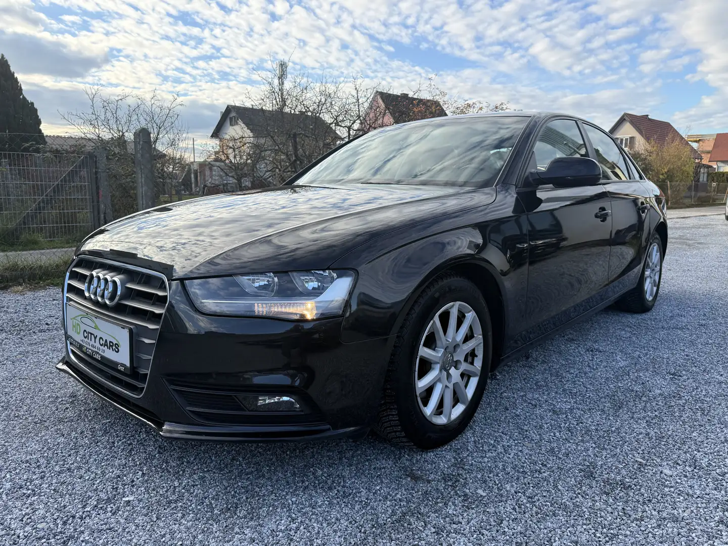 Audi A4 2,0 TDI DPF. ERSTBESITZ/ FRISCHE PICKERL!!! - 1