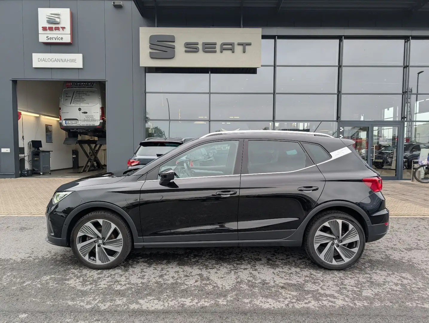 SEAT Arona FR 1,5 TSI DSG *Naci*Kamera+Voll LED* Schwarz - 1