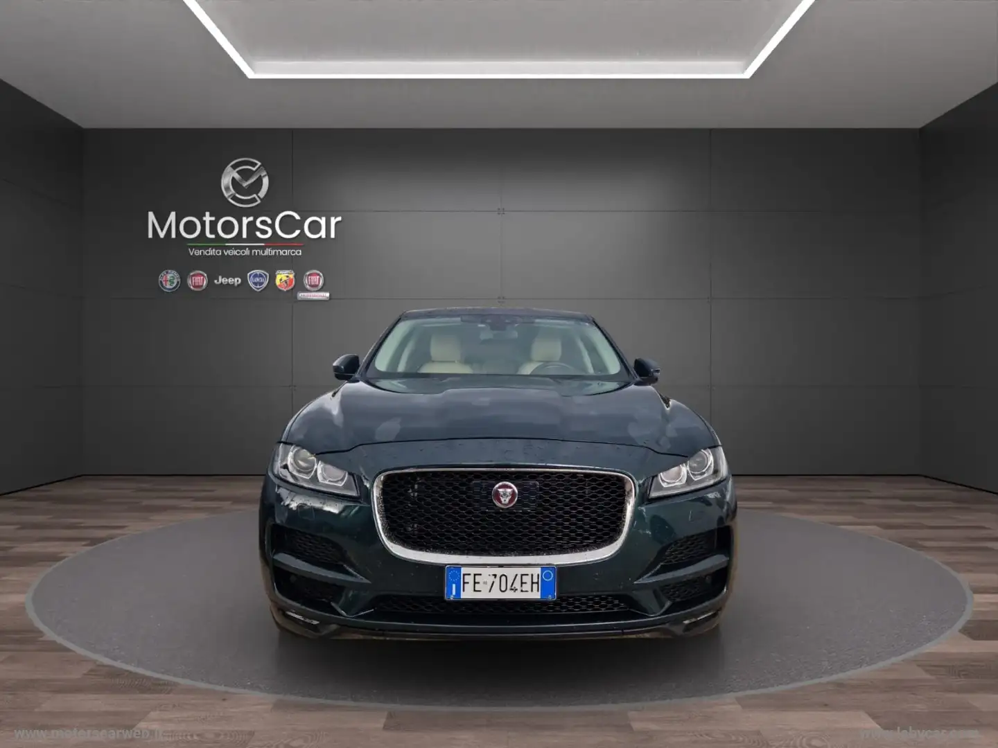 Jaguar F-Pace 2.0 D 180 CV AWD aut. Portfolio Verde - 2