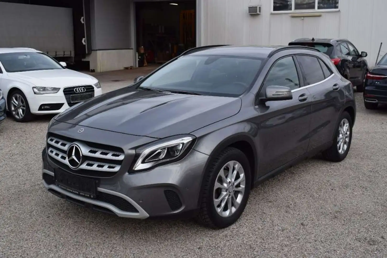 Mercedes-Benz GLA 200 Gris - 1