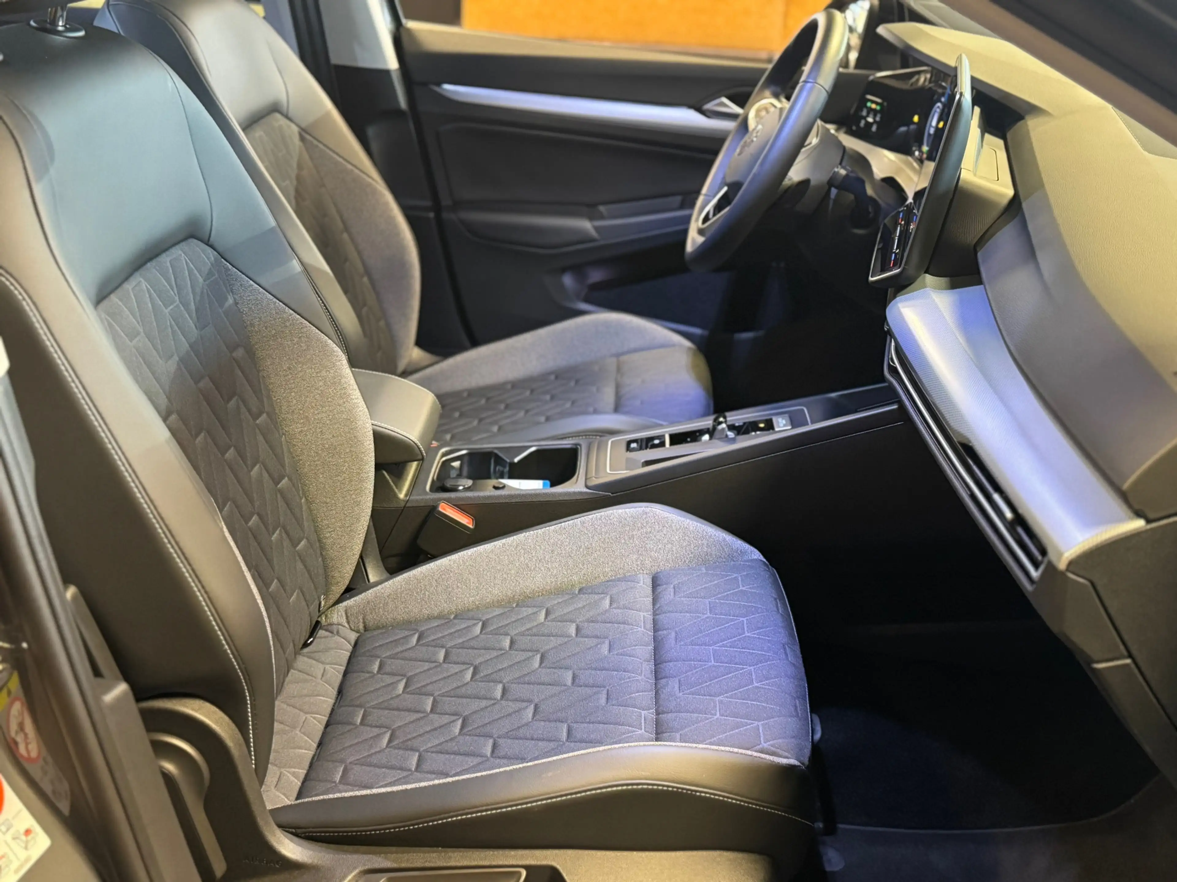 Volkswagen Golf 1.5 eHybrid Energy Edition / Zie omschrijving / IQ — photo 11