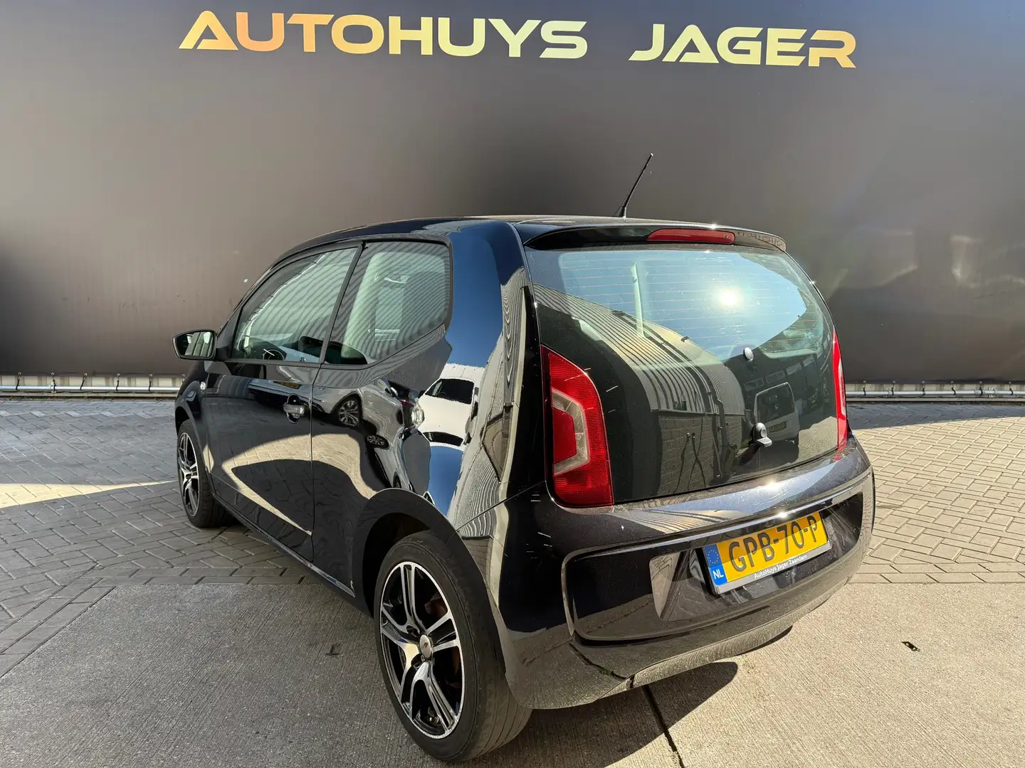 Volkswagen up! 1.0 groove up! BlueMotion Zwart - 2