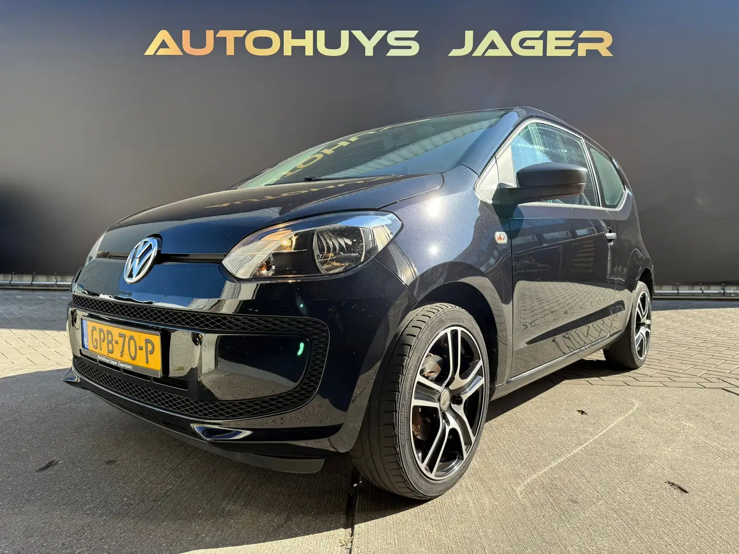 Volkswagen up! 1.0 groove up! BlueMotion Zwart - 1