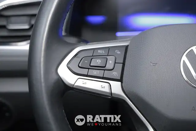 Volkswagen T-Roc view 11