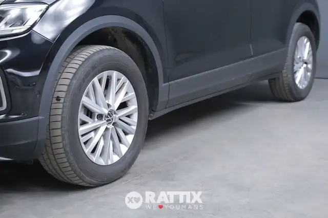 Volkswagen T-Roc view 4