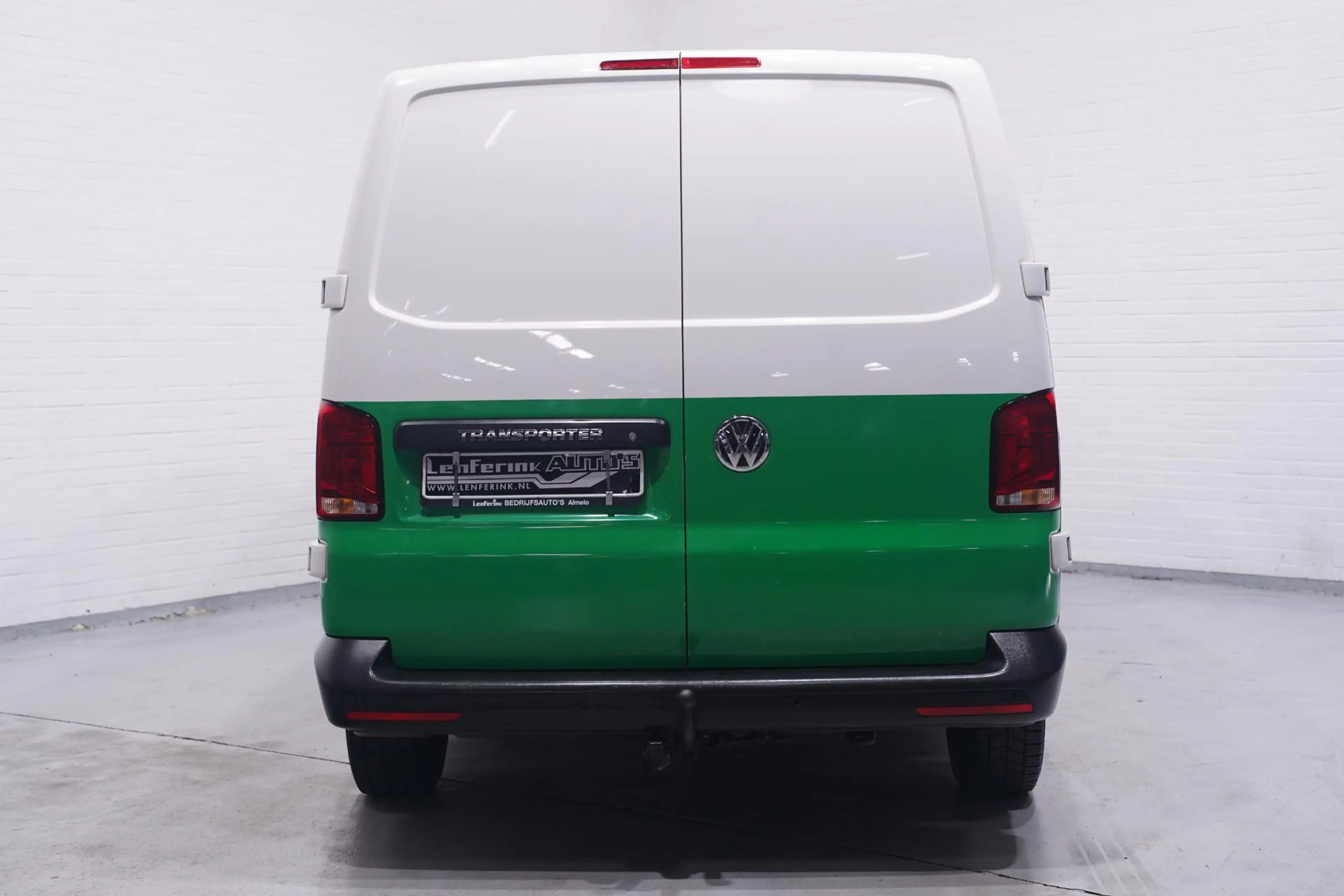 Volkswagen T6.1 Transporter 2.0 TDI 110 pk L2H1 Airco, Two Tone Groen / Wit Cr — photo 10