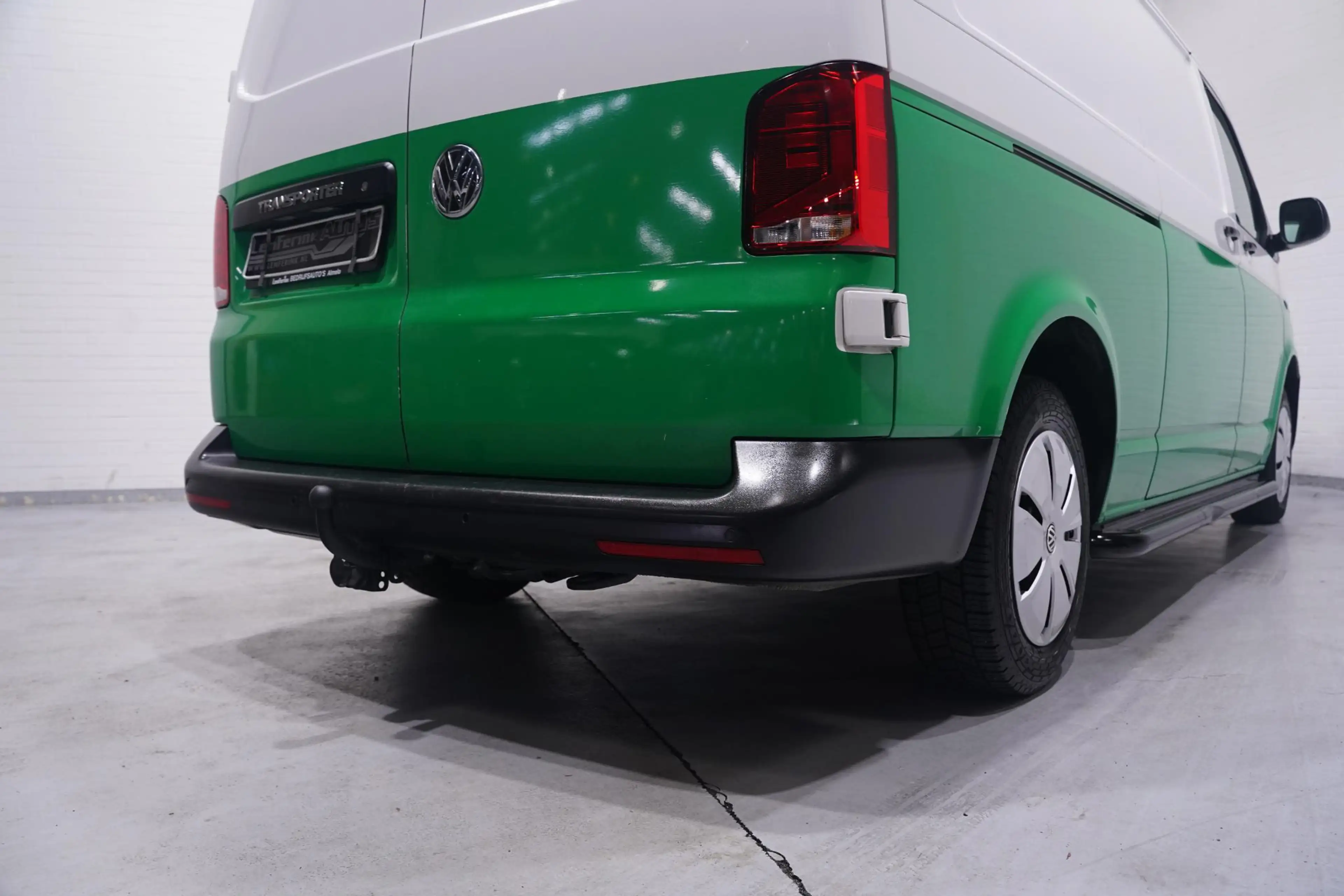 Volkswagen T6.1 Transporter 2.0 TDI 110 pk L2H1 Airco, Two Tone Groen / Wit Cr — photo 15