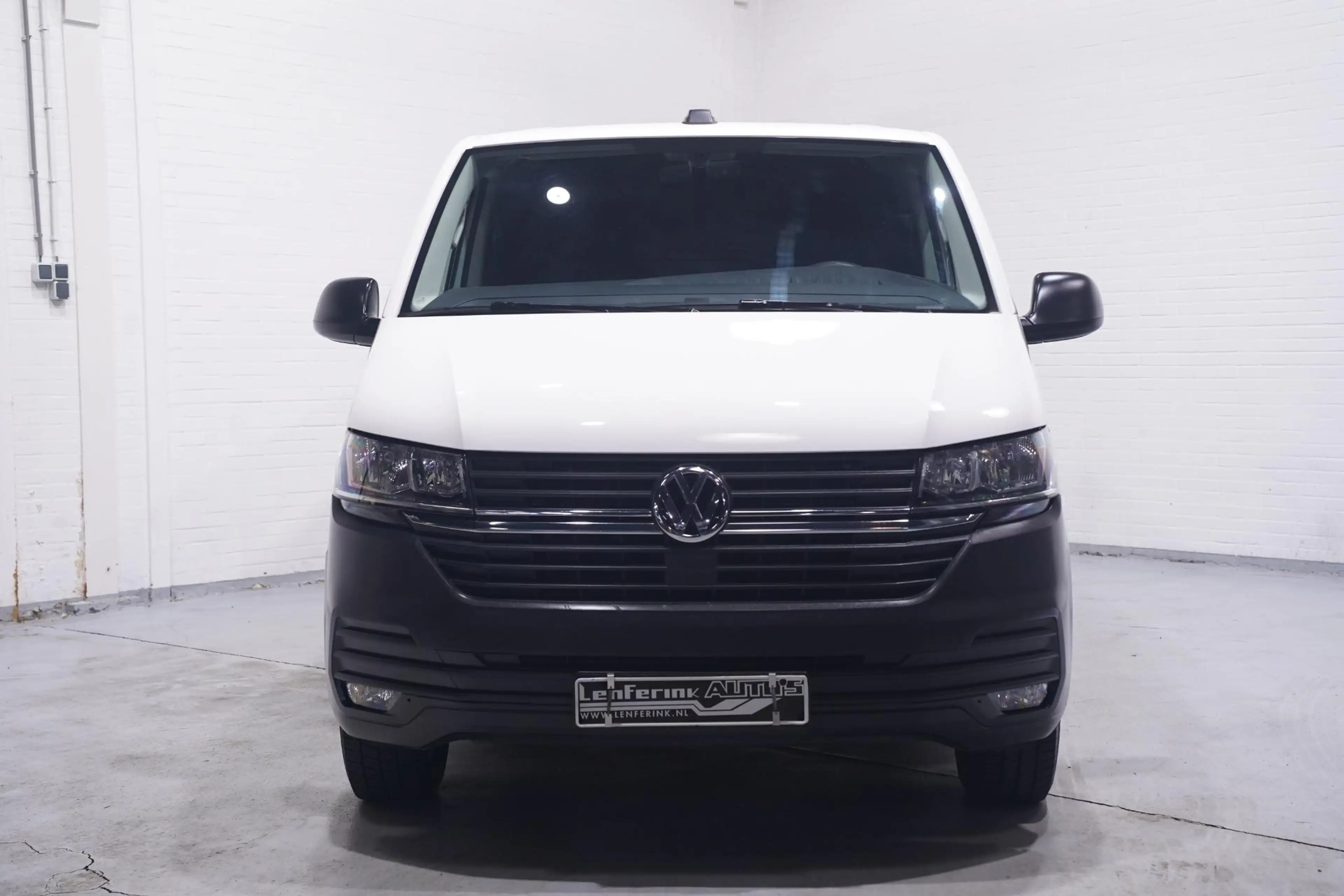Volkswagen T6.1 Transporter 2.0 TDI 110 pk L2H1 Airco, Two Tone Groen / Wit Cr — photo 5