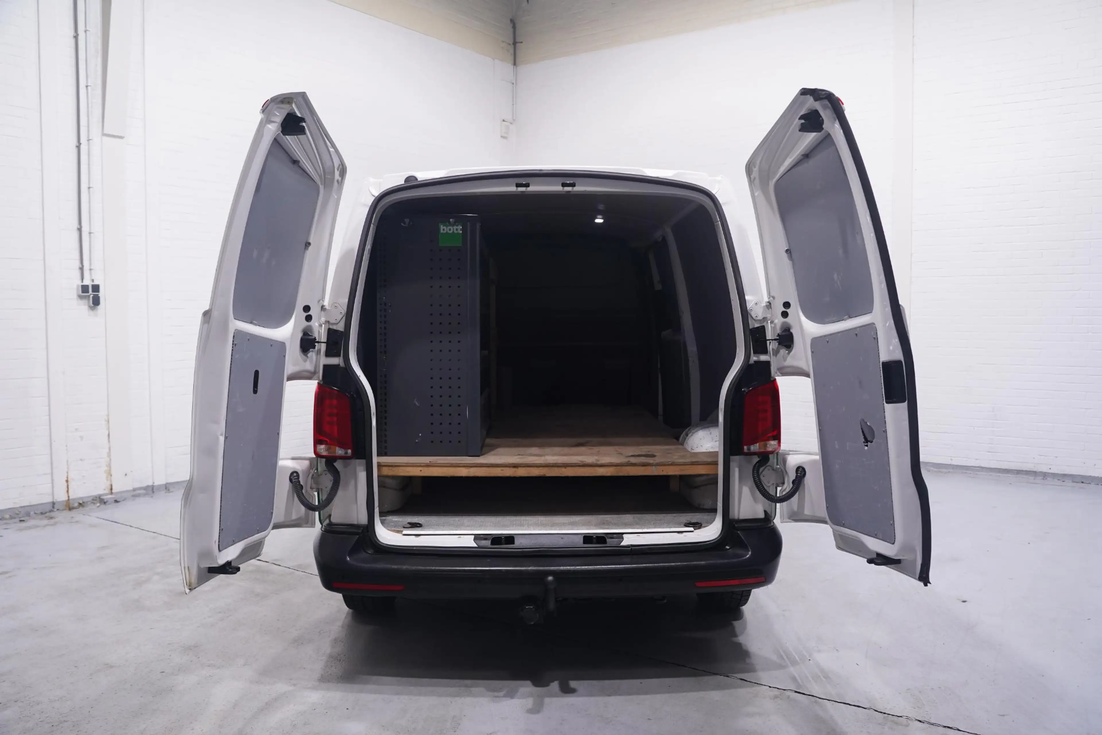 Volkswagen T6.1 Transporter 2.0 TDI 110 pk L2H1 Airco, Two Tone Groen / Wit Cr — photo 12