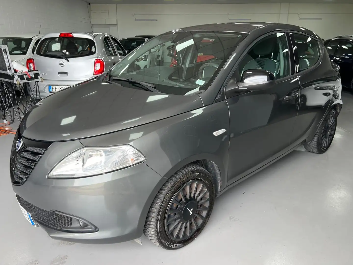 Lancia Ypsilon Ypsilon 1.3 mjt Platinum c/s.parc. s Argent - 1