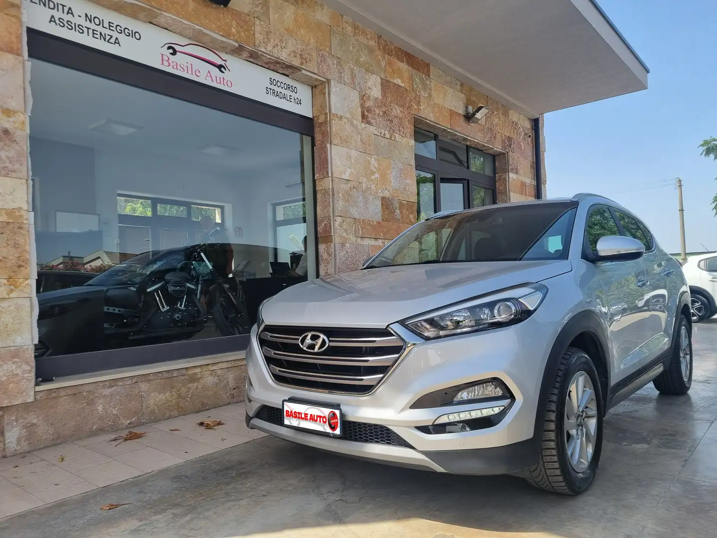 Hyundai TUCSON Tucson II 2015 1.7 crdi Xpossible 2wd 141cv dct Argento - 2