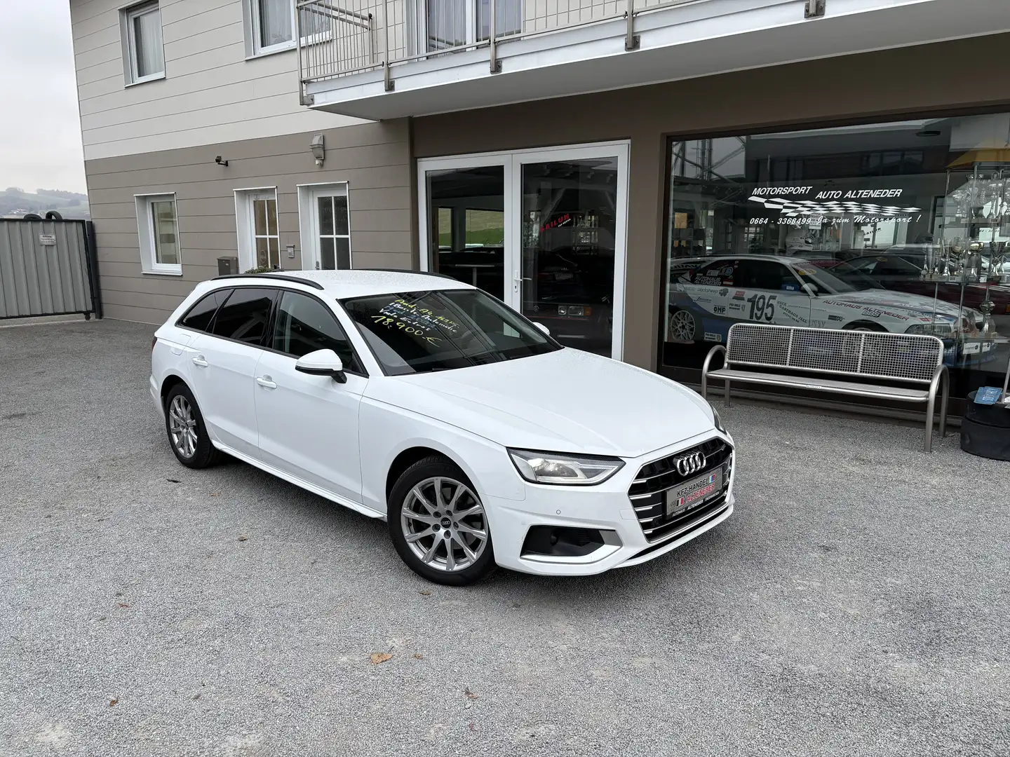 Audi A4 Avant 35 TDI advanced S-tronic "NAVI*AHK*AMBIENTE* Weiß - 1