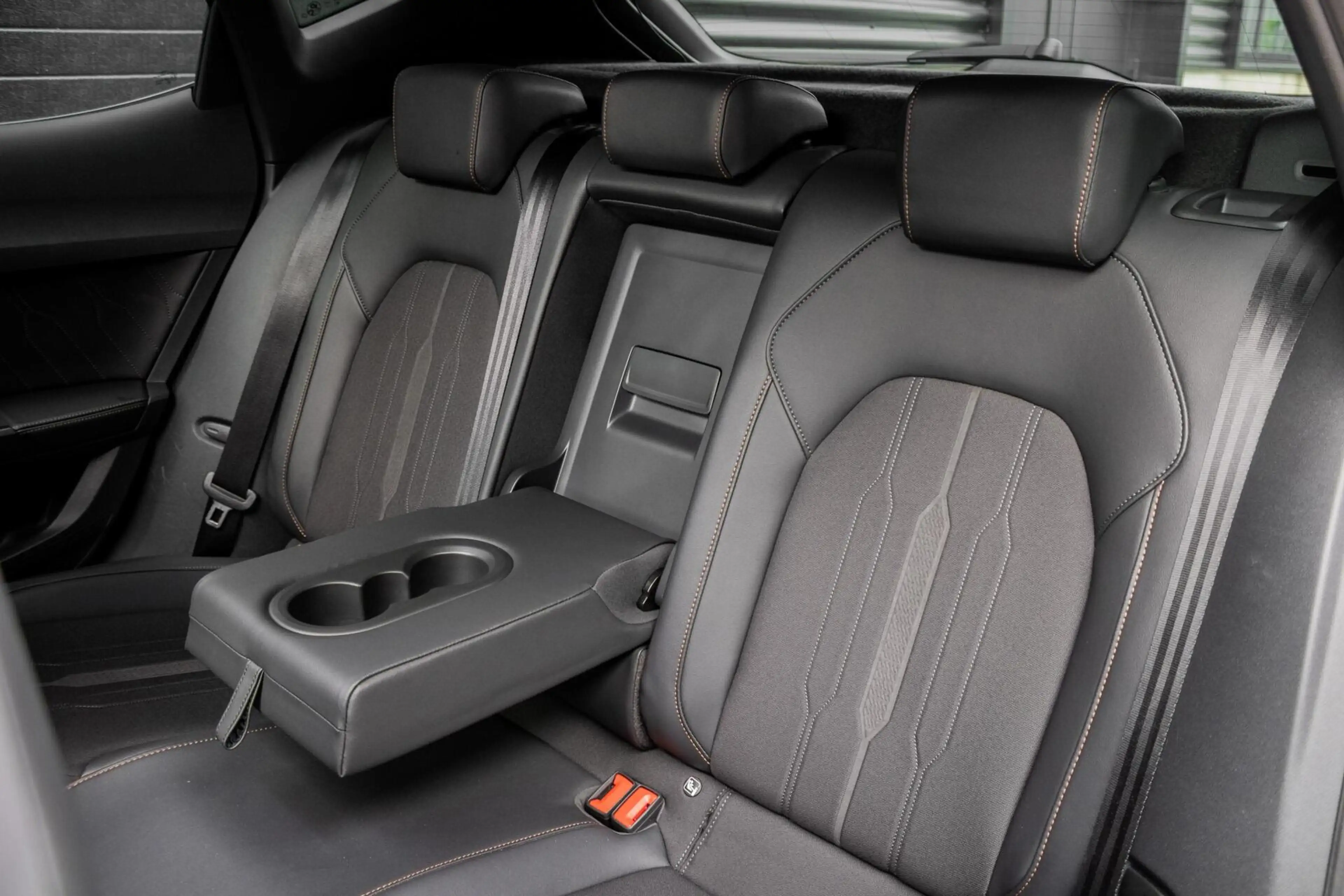 CUPRA Formentor 1.4 e-Hybrid VZ-Performance | PANO | SCHAALSTOELEN — photo 37