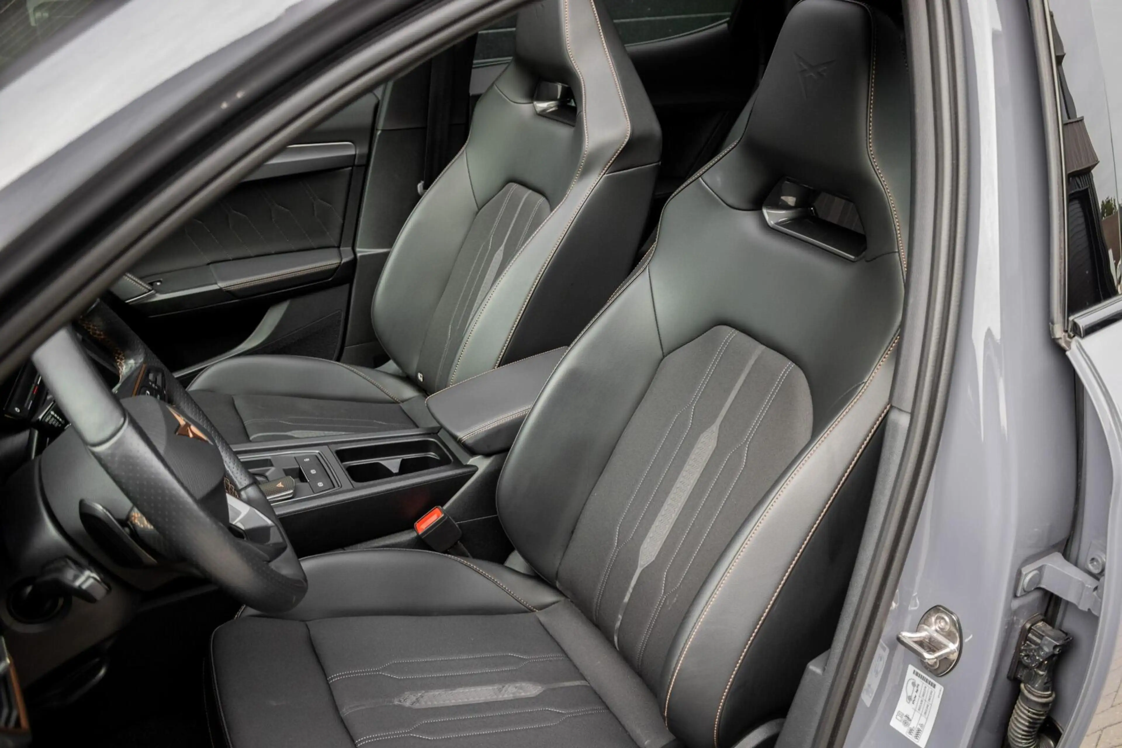 CUPRA Formentor 1.4 e-Hybrid VZ-Performance | PANO | SCHAALSTOELEN — photo 2