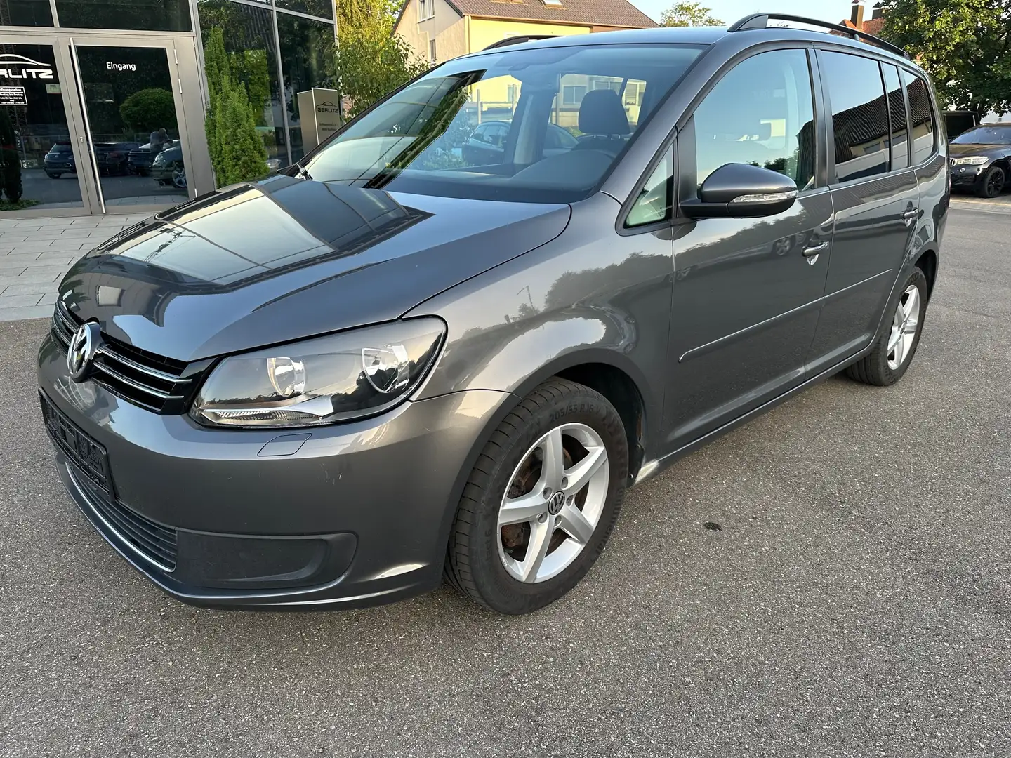 Volkswagen Touran Comfortline / Klimaautomatik / 7-Sitze / Tempomat Grau - 1