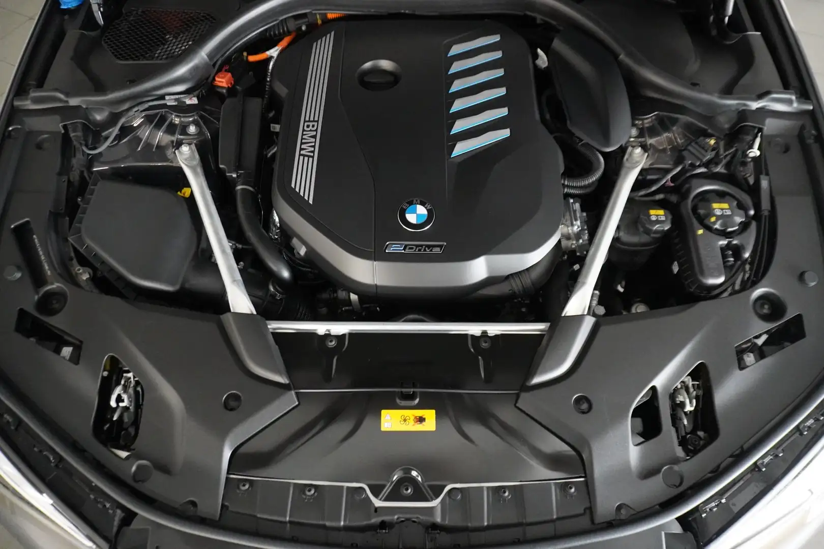 BMW 545 e xDrive Grau - 2