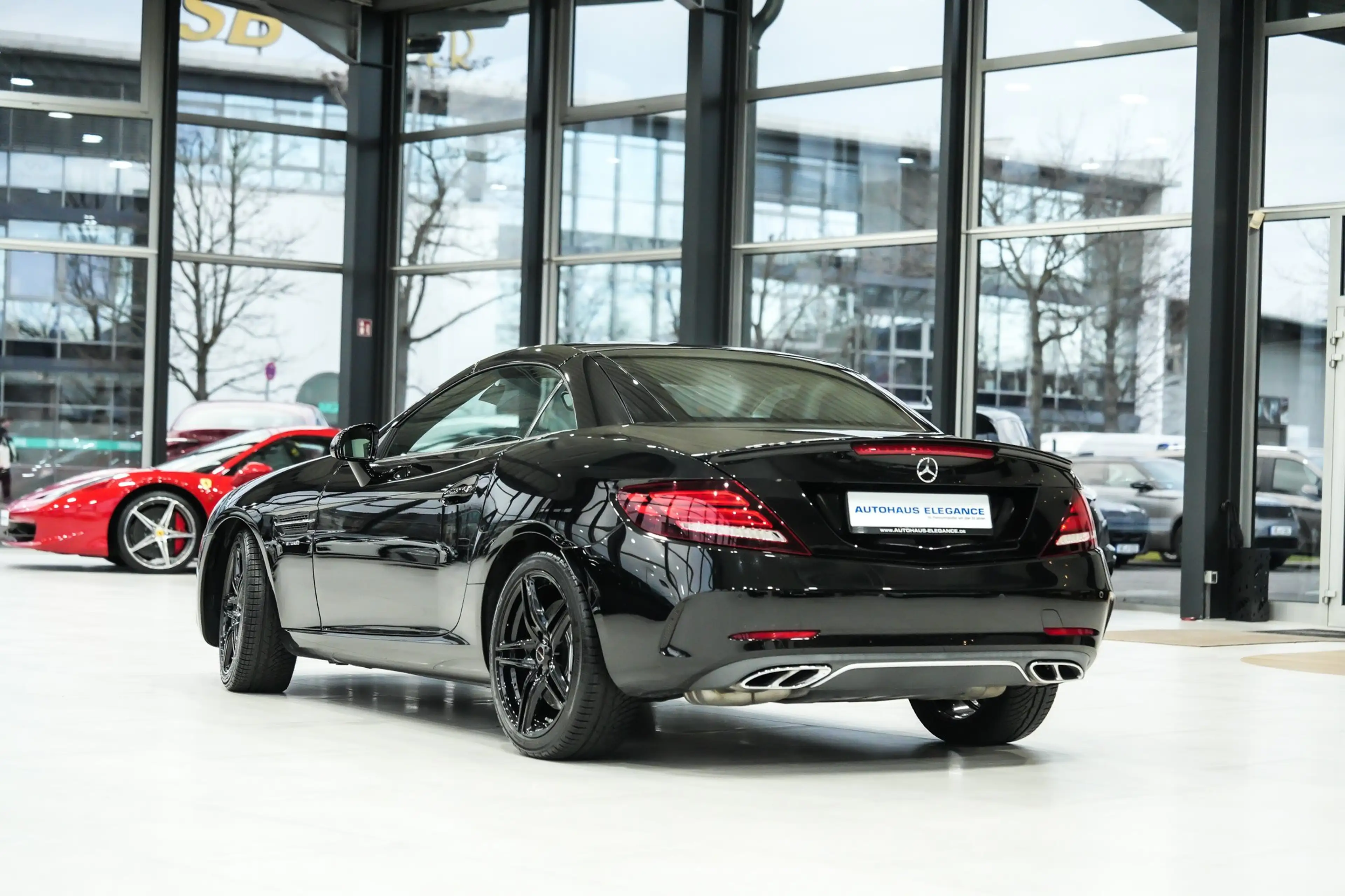 Mercedes-Benz SLC 43 AMG Roadster*SPORT-FAHRWERK*NAPPA*PANO* — photo 4