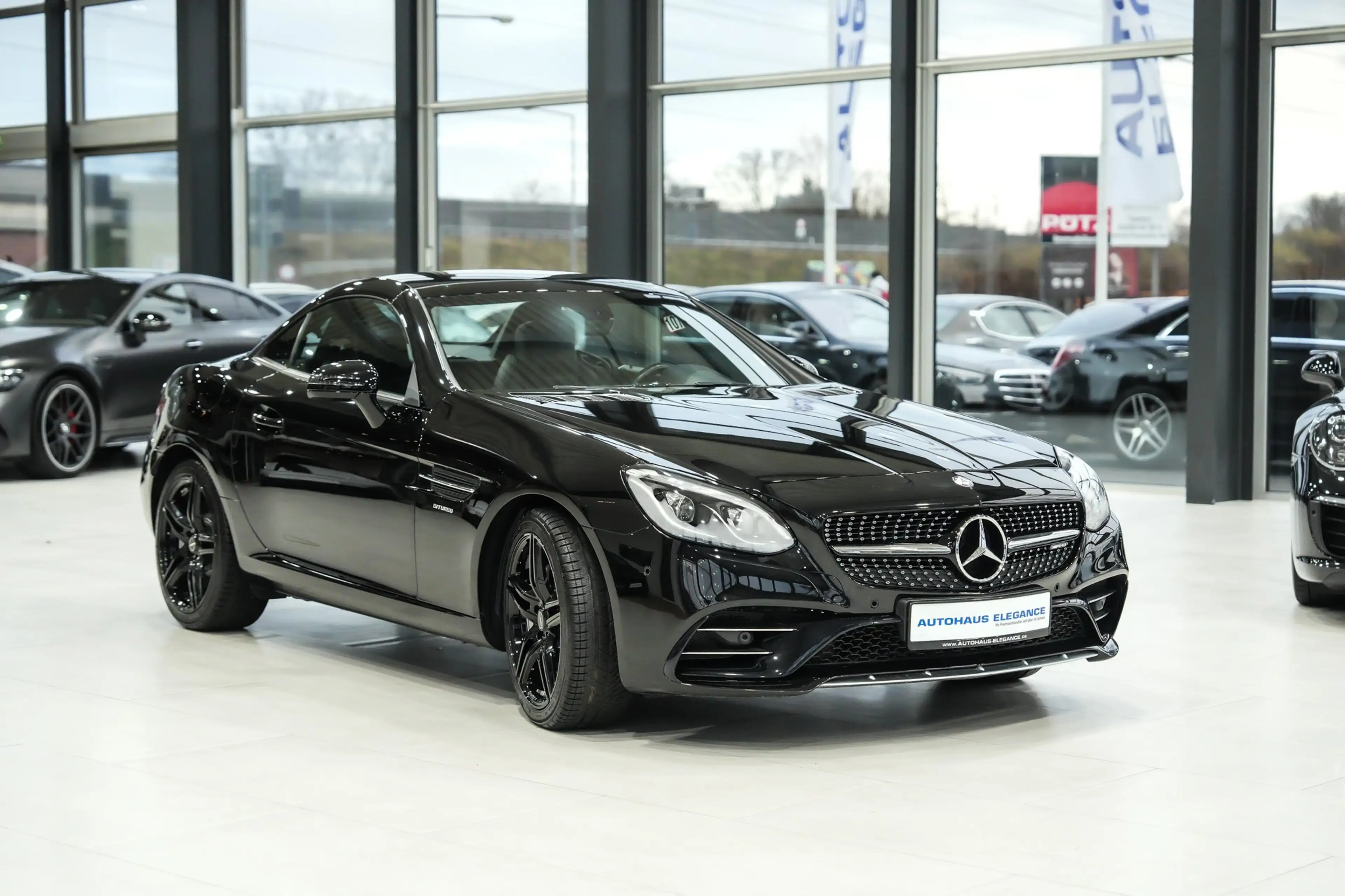 Mercedes-Benz SLC 43 AMG Roadster*SPORT-FAHRWERK*NAPPA*PANO* — photo 2