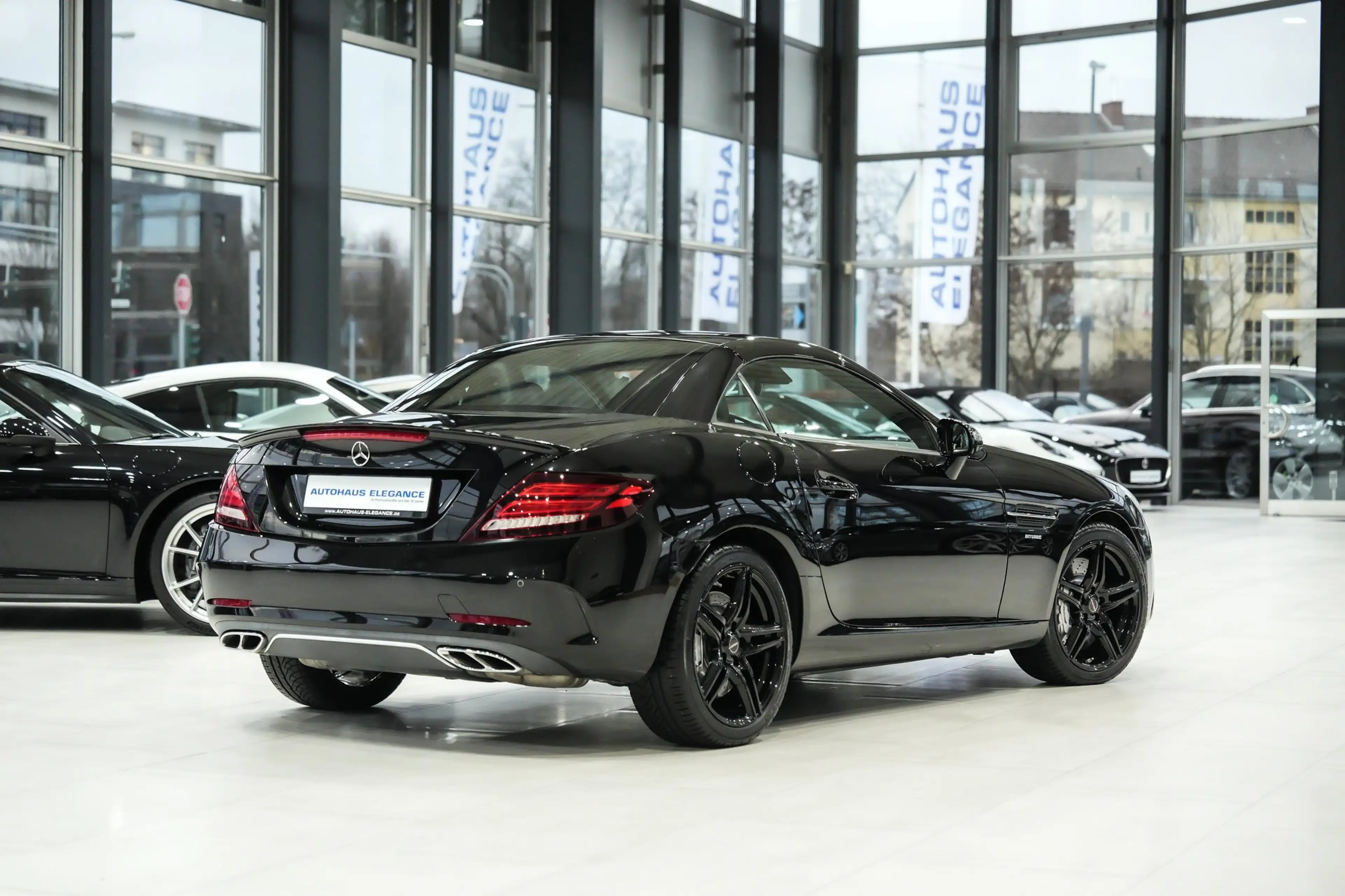 Mercedes-Benz SLC 43 AMG Roadster*SPORT-FAHRWERK*NAPPA*PANO* — photo 3
