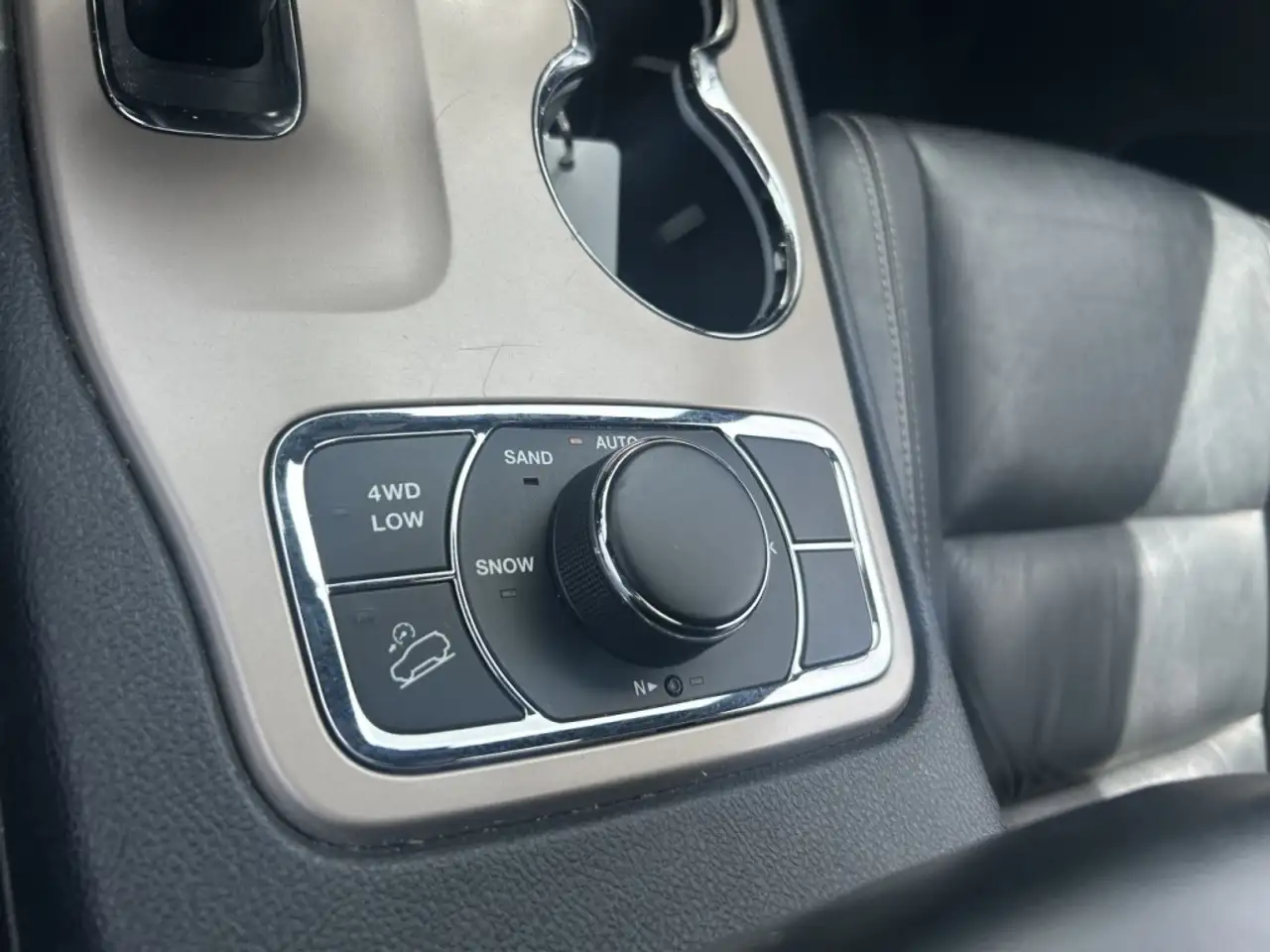 Jeep Grand Cherokee снимка Jeep Grand Cherokee