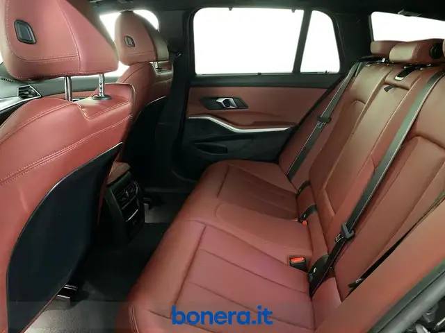 BMW 3 Series view 25