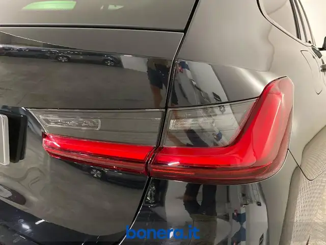 BMW 3 Series view 11