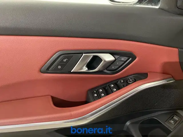 BMW 3 Series view 24