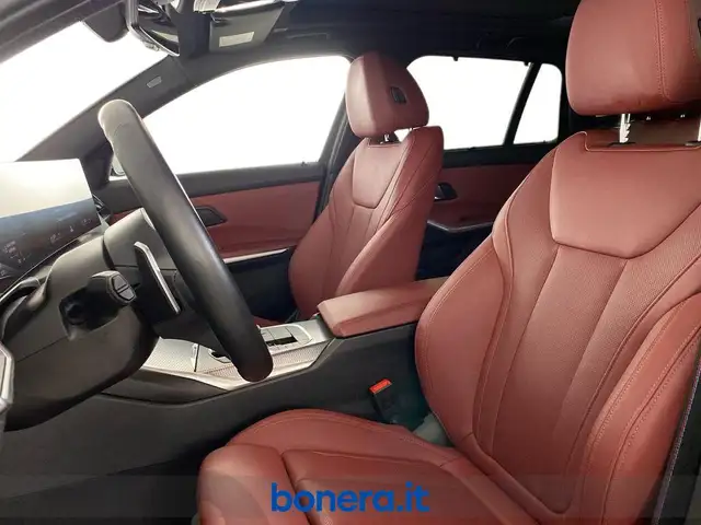 BMW 3 Series view 19