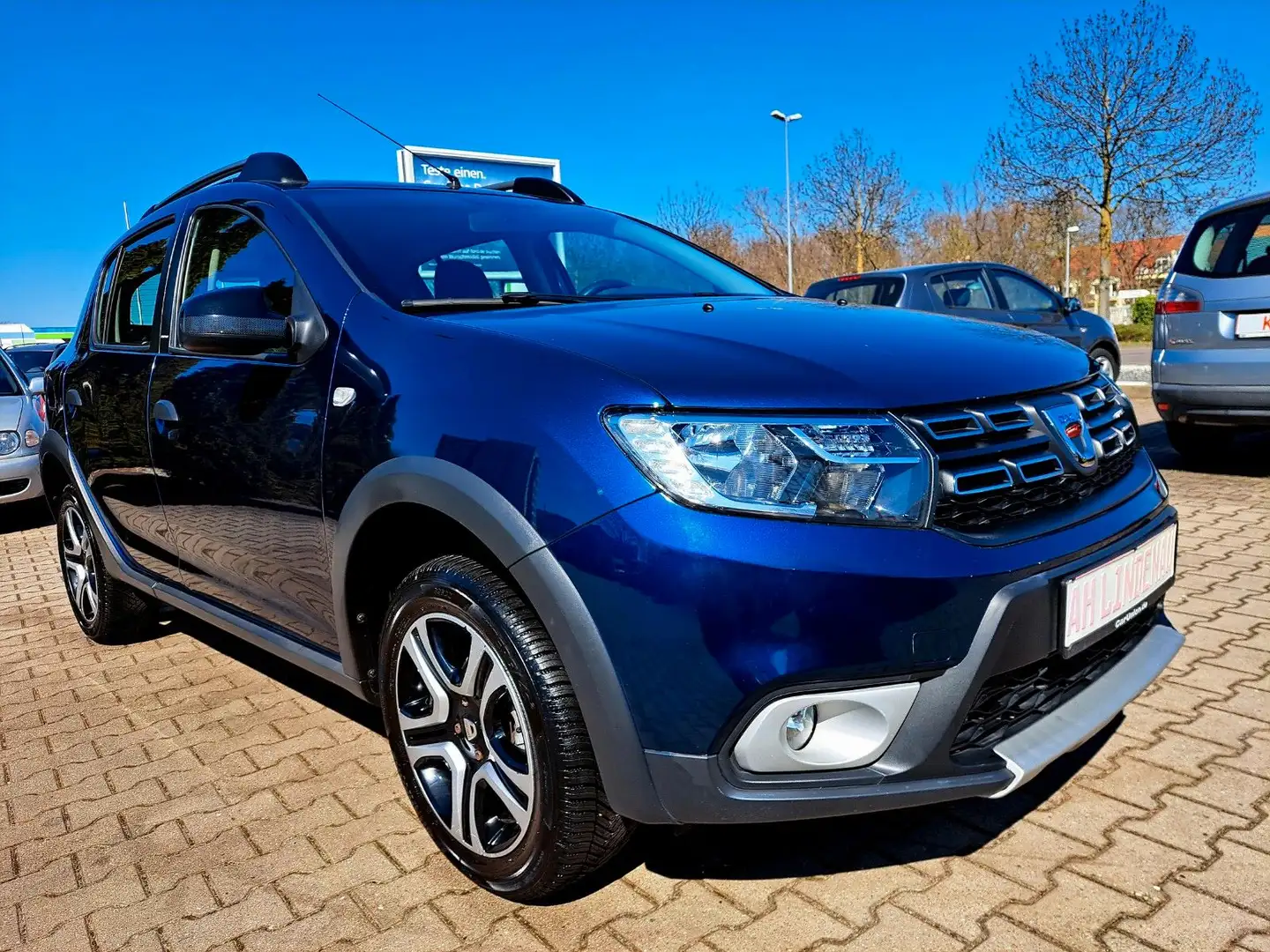 Dacia Sandero II Stepway Celebration Blau - 2