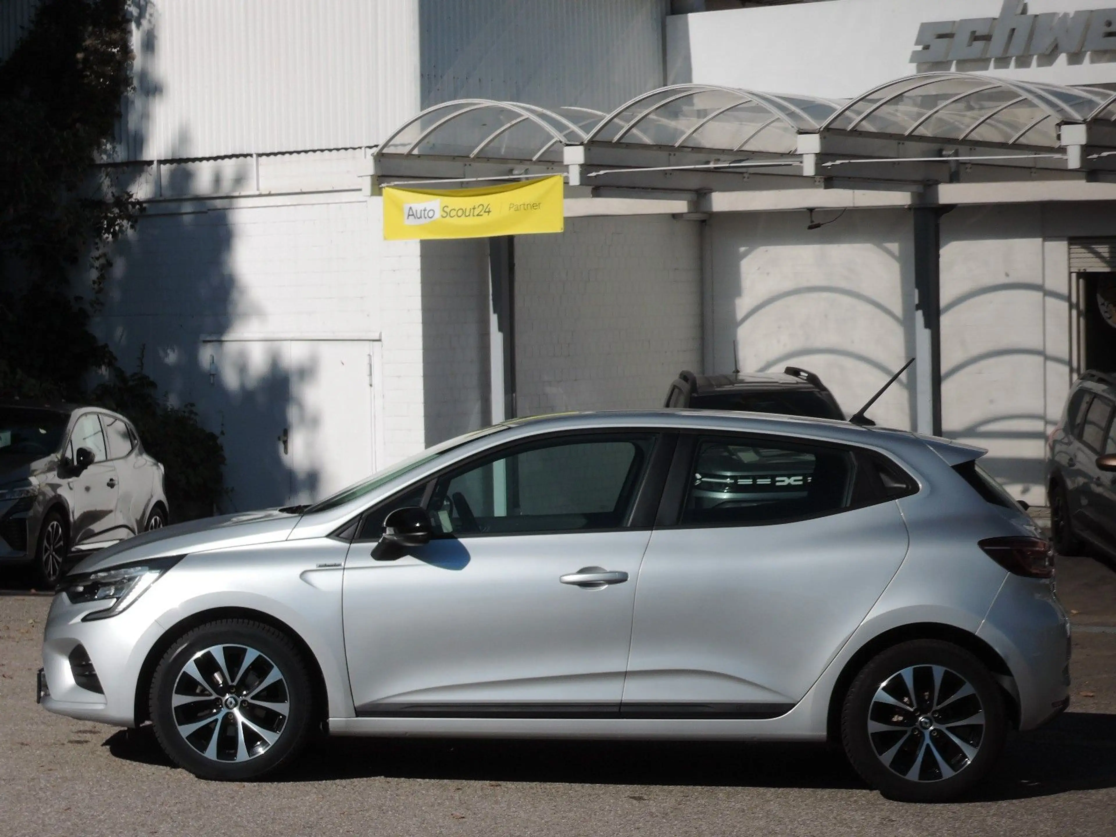Renault Clio TCe 90 Equilibre  5-türig GJR,SHZ,Parkhilfe — photo 5